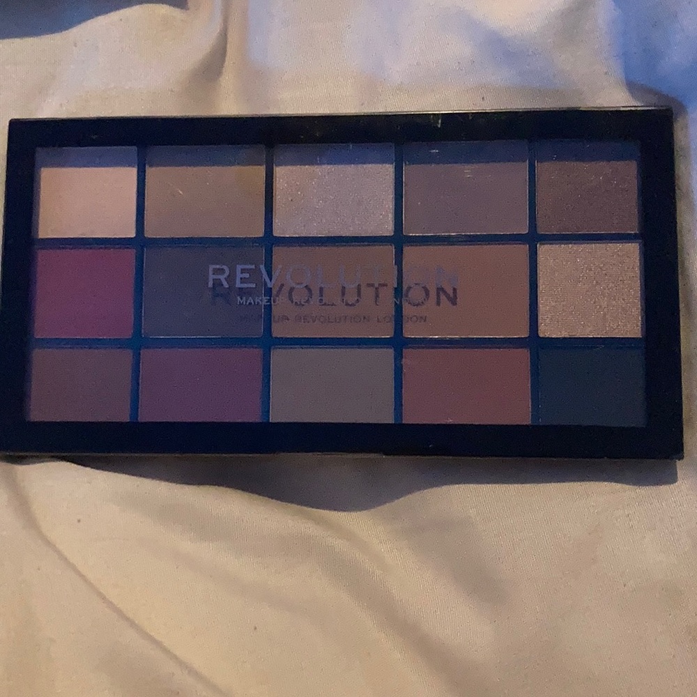 Revolution make up eyeshadow palette